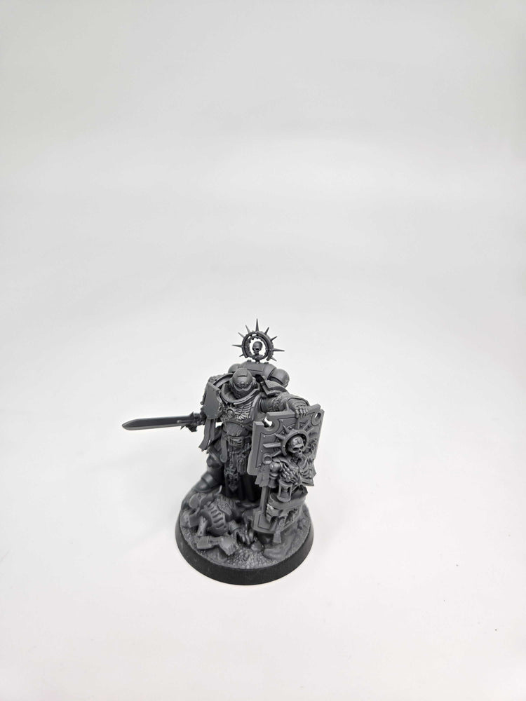 ADEPTUS ASTARTES - CAPTAIN WITH RELIC SHIELD - WARHAMMER 40K (A0529)