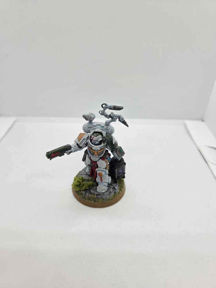 Other Marines - Apothecary Biologus - Warhammer 40000 - UM-00346