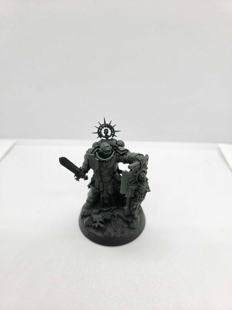 Other Marines - Captain with Relic Shield - Warhammer 40000 - UM-00352