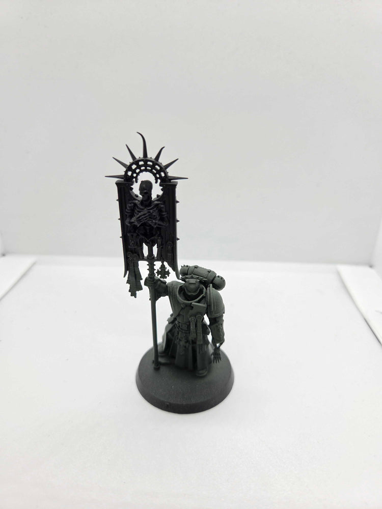 Other Marines - Bladeguard Ancient - Warhammer 40000 - UM-00353