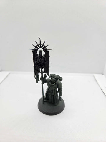 Other Marines - Bladeguard Ancient - Warhammer 40000 - UM-00353