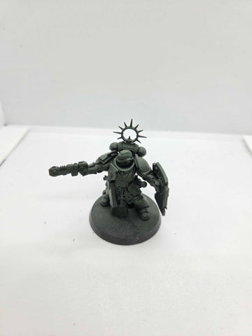 Other Marines - Lieutenant with Storm Shield - Warhammer 40000 - UM-00356