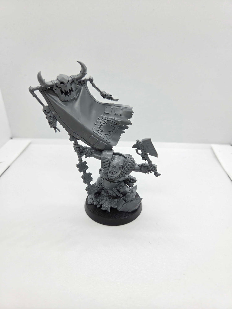 Orks - Banner Nob - Warhammer 40000 - UM-00336