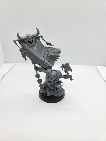 Orks - Banner Nob - Warhammer 40000 - UM-00336