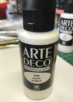 White Glaze Vallejo Arte Deco